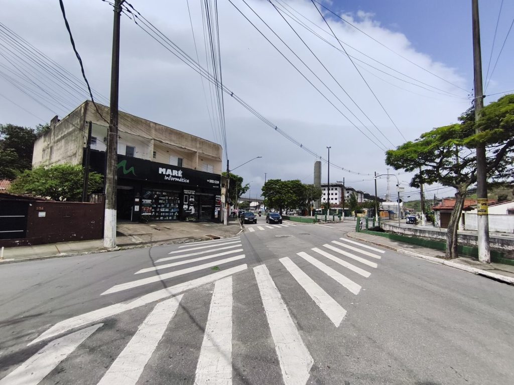 A Maré Informática vista do outro lado da esquina, na Topolândia, São Sebastião