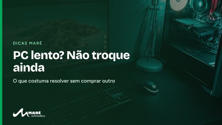 Computador com o gabinete aberto na mesa, com o título “PC lento? Não troque ainda”